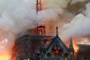 Notre-Dame este inca in pericol de a se prabusi dupa incendiul din aprilie