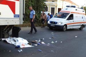 TRAGEDIE pe DN 7: Copil de 6 ani, OMORÂT pe trecerea de pietoni! Femeia care-l însoţea, GRAV RĂNITĂ (ATENȚIE, imagini CUMPLITE)
