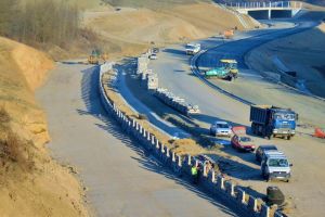 S-a semnat contractul pentru construcţia secţiunii 1 a autostrăzii Sibiu – Piteşti