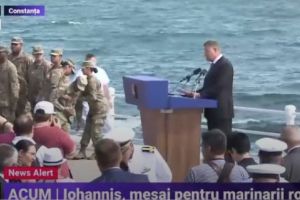 Un bolnav psihic conduce România? Iohannis, stană de piatră la Constanţa în timp ce un militar leşina în spatele său