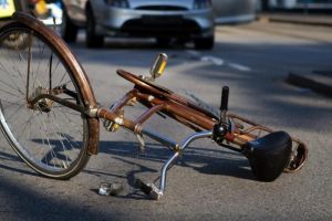 Zi neagră pentru biciclişti: cinci au ajuns la spital în câteva ore, după accidente rutiere