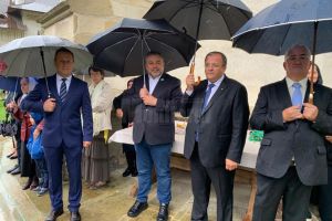 Liderii PNL Suceava au fost prezenţi la slujbele oficiate la Mănăstirea Putna şi la Cacica