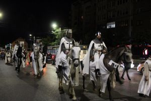 Cea mai mare paradă cu făclii din România a dat startul Festivalului de Artă Medievală ...