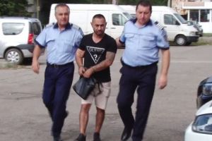 Bănuit de mai multe infracţiuni. Un bărbat din Târgovişte a fost arestat astăzi
