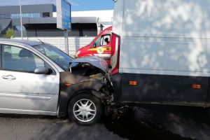 Accident pe strada Salzburg – Două persoane rănite