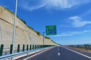 Imagini de pe lotul încă închis de pe Autostrada A1. CNAIR: Lipsesc o parte din telefoanele de urgenţă