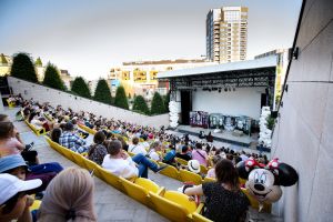 SPECTACOLE DE TEATRU PENTRU TOATE VÂRSTELE ȘI STAND UP COMEDY, LA AMFITEATRUL PALAS