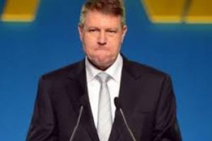 De ce s-a ascuns Iohannis cu capul în nisip?/ ANALIZĂ