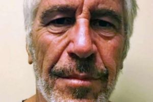 Autopsia miliardarului Jeffrey Epstein alimentează teoriile conspiraţiei: Cum a murit prietenul soţilor Clinton, acuzat că abuza minore