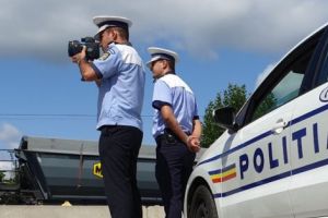 Sute de poliţişti prezenţi pe drumuri în Argeş