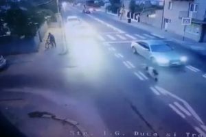 VIDEO şocant! Tânăr aruncat în aer de o maşină, de pe trecerea de pietoni