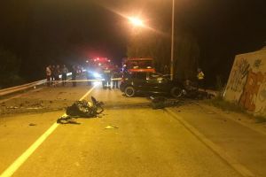 Tragedia noptii in Romania. Accident rutier grav. Masina s-a izbit de picioarele pasarelei. Un tanar a murit pe loc 