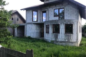 Șase ani de închisoare pentru individul prins în timp ce siluia o fetiţă de 11 ani, ...