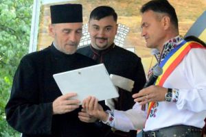 Diplomă de Excelenţă pentru părintele Vasile Fărcaş din Jabeniţa
