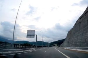 VIDEO: Șofer pe contrasens pe Autostrada Lugoj-Deva, chiar în ziua deschiderii