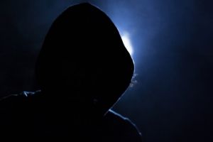 Toti nebunii in libertate! Tânărul de 21 de ani a înjunghiat un bărbat în parcarea unui supermarket din Iaşi, după care a început să transmită Live pe Facebook: „Sunt încă viu, dar l-am tăiat pe ăla destul de rău. Mă ia poliţia. Moare ăla, aia e, un fraie