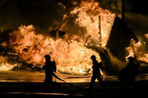 Opt persoane au murit în urma unui incendiu la un hotel din Ucraina