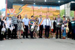 FOTO: Recunoştinţă adusă cuplurilor de aur şi argint, la întâlnirea fiilor satului Jabeniţa