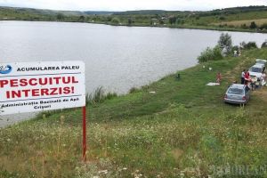 ABA Crişuri a montat degeaba un panou împotriva pescuitului la Paleu