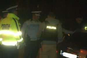 Tânără drogată, la volan pe Transfăgărăşan. Alături de ea, în maşină era un alt tânăr, cu un comportament la fel de ciudat