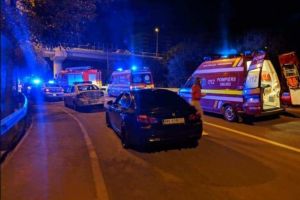 FOTO Accident mortal! Un tânăr s-a izbit cu maşina într-un stâlp, după o ceartă cu iubita