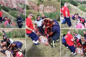 FOTO, VIDEO. Parapantist căzut într-o zonă greu accesibilă la Râpa Roşie. Intervin pompierii din Sebeş şi elicopterul SMURD