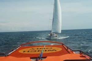 Interventie Artemis: Yacht ramas fara carma pe mare 