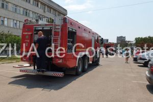 Incendiu pe strada Merisor din Constanta. Intervin pompierii
