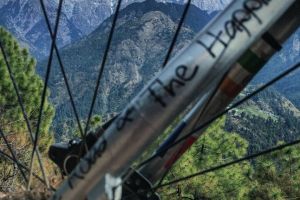 Povestea călătoriei pe bicicletă, la mii de metri înălţime, în India – eveniment caritabil la Lugoj