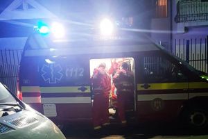 ULTIMĂ ORĂ: Două persoane rănite la Câmpuri, după ce s-au răsturnat cu căruţa