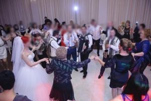 A murit la nuntă în Călineşti!
