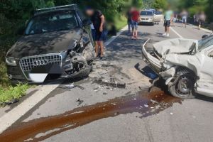 FOTO Accident pe Valea Oltului – Două persoane rănite