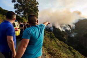 Peste 2.000 de persoane evacuate in insula Gran Canaria din cauza unui incendiu de padure