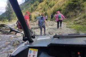 Patru turisti rataciti, de aseara, in zona lacului Buhaiescu. Jandarmii si salvamontistii borseni i-au recuperate astazi // GALERIE FOTO
