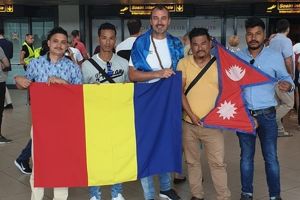 Duc sportul national al Romaniei in Himalaya:  Program de pregatire la Constanta, la oina, pentru patru profesori din Nepal (galerie foto)