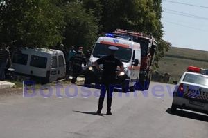 FOTO Accident grav pe un drum judeţean din Botoşani. O persoană încarcerată