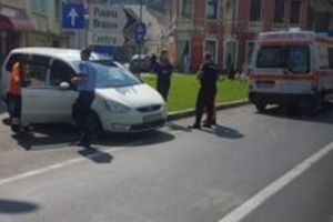 I s-a făcut rău la volan şi a intrat cu maşina pe contrasens, pe strada Iuliu Maniu (Video)
