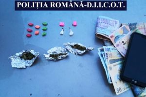 45 de romani si un cetatean italian, prinsi cu droguri in Mamaia