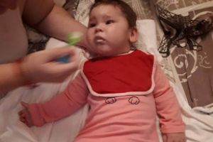 Diagnosticată cu paralizie cerebrală la doar 1 an. Un simplu SMS o poate ajuta pe Anastasia sa fie un copil normal!