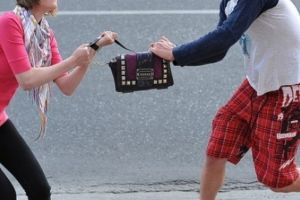 Sibiancă tâlhărită de 3.500 de lei. Hoţul a fost prins