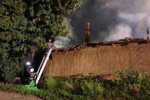 Casă incendiată în judeţul Satu Mare. Au intervenit 11 pompieri!