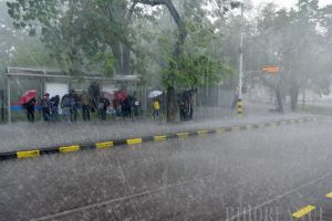 Alertă meteo de furtuni în aproape toată ţara, începând de marţi seară!
