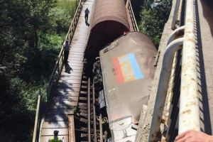 O locomotiva cu patru vagoane a deraiat. Trafic feroviar inchis intre statiile Dornesti si Putna