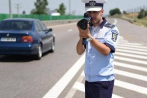 Fabulos! Cum poţi să păcăleşti radarul cu o…rochie
