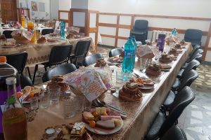 Gest de suflet! O familie din Botoşani a adunat 35 de persoane sărace şi le-a oferit câte o masă caldă