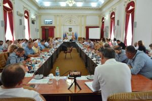 USR Bihor acuză partidele din Consiliul Judeţean că au împărţit banii pentru primării după „algoritm”, nu după nevoile comunităţilor