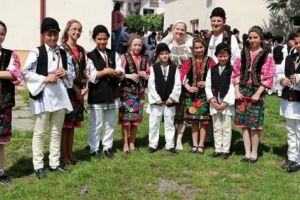 La Piteşti, „Mugurii folclorului argeşean”