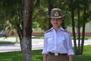 FOTO. Andreea Roxana Ploscar, absolventă a Colegiului Militar “Mihai Viteazul” din Alba Iulia, şef de promoţie la specialitatea Poliţie Militară: “Nu este uşor să fii primul, dar am reuşit”