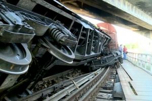 Tren deraiat în Suceava. Traversele erau putrede