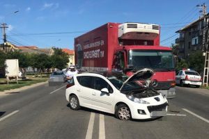 Șofer încarcerat după ce nu a acordat prioritate şi a provocat un accident, la Sânnicolau Mare